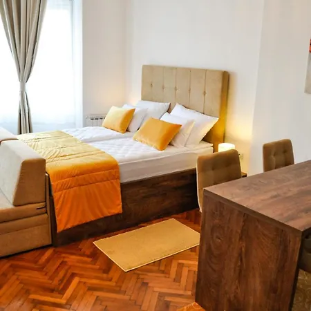 Maroon Free Parking Apartman *