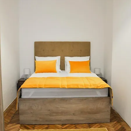 Maroon Free Parking *