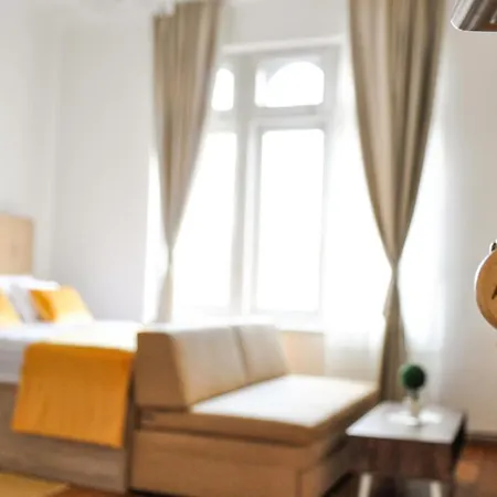 Maroon Free Parking Appartement