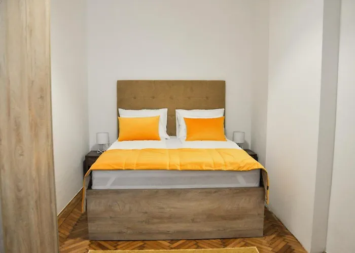 Maroon Free Parking *