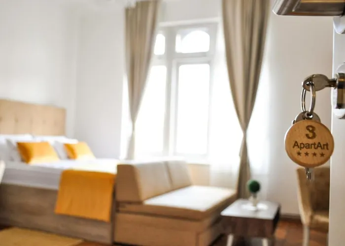 Maroon Free Parking Apartment